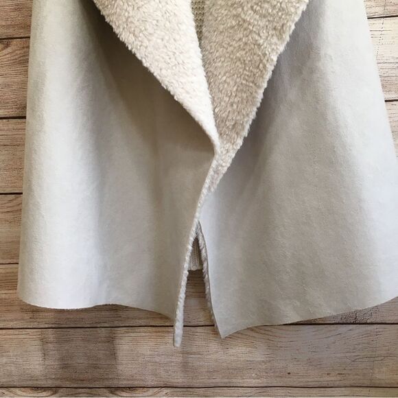 NEW WITH TAGS CHELSEA & THEODORE FAUX FUR SWEATER VEST IN OYSTER - Picture 4 of 10
